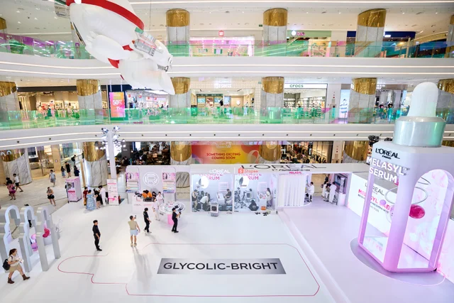 An elevated view of the complete L’Oréal Glycolic Melasyl Lab activation in Thiso Mall’s atrium