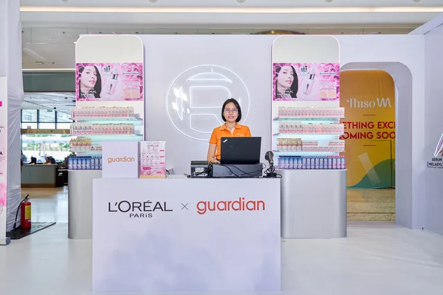 L’Oréal Paris and Guardian product counter at the Glycolic Melasyl Lab
